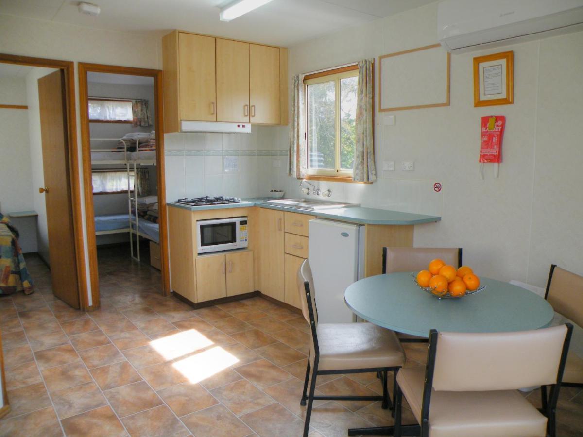 Lake Hamilton Motor Village And Caravan Park Bilik gambar